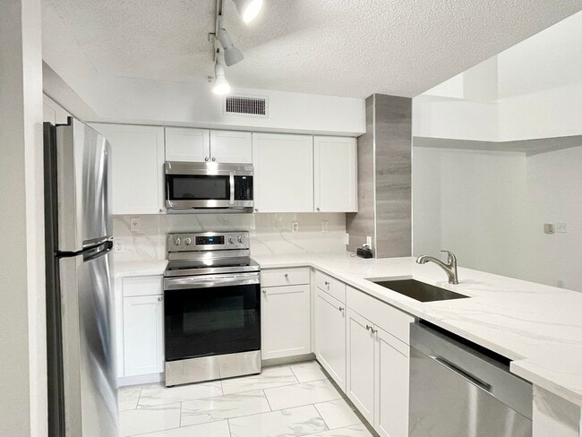 Building Photo - 7832 Sonoma Springs Cir