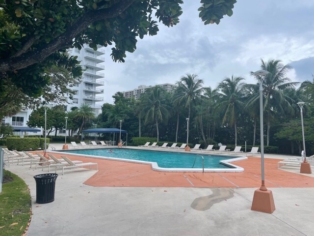 Foto del edificio - 2801 NE 183rd St