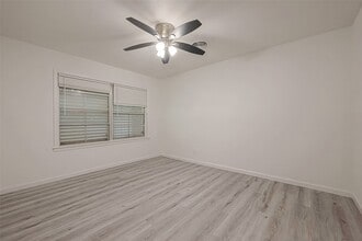 Building Photo - 715 W 9th St