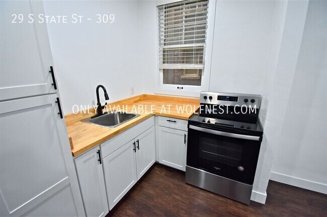 Foto del edificio - Remodeled Downtown Studio Condo! No Deposi...