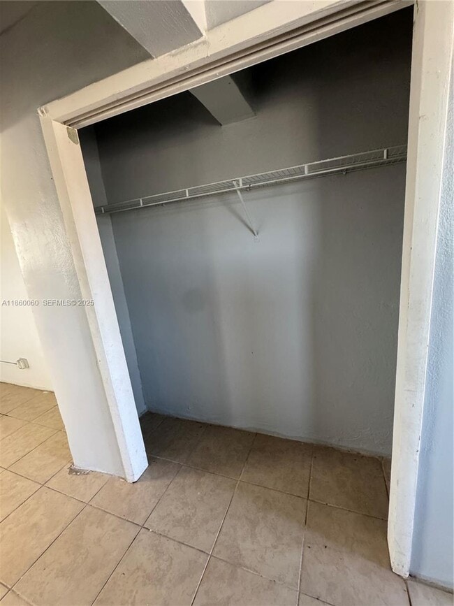 Building Photo - 354 Rardin Ave