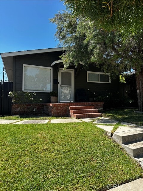 Building Photo - 967 W 23rd St