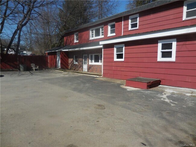 Building Photo - 14 Maurice Ln