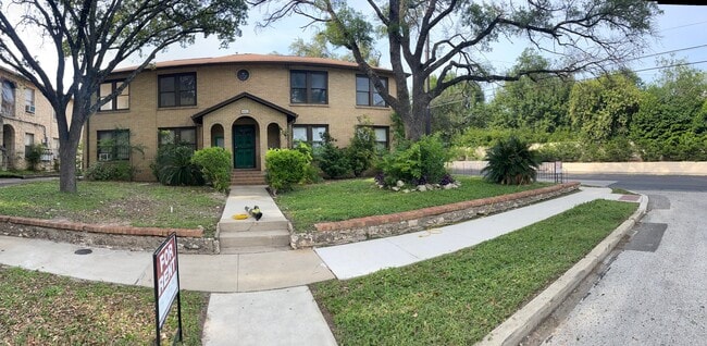 Building Photo - 401 W Lynwood Ave