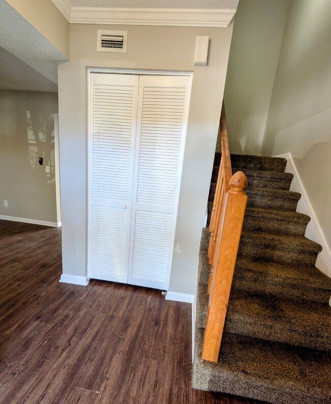 Foto del edificio - "COMING SOON! Spacious 3-Bedroom Townhouse Retreat with 2.5 Baths in Orange Park Awaits!"