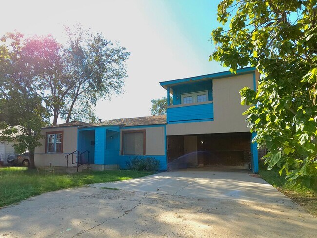 Foto del edificio - PRE-LEASING FOR SUMMER - Charming 4 Bedroom in the Heart of Lubbock