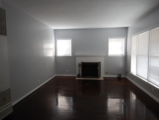 Foto del edificio - 614 W Atkins Ave