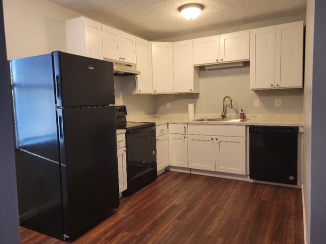 Building Photo - 132 Timber Dr