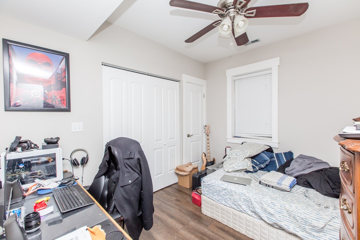 Primary Photo - Large Condo Quality 4BED/2BATH GARDEN UNIT...