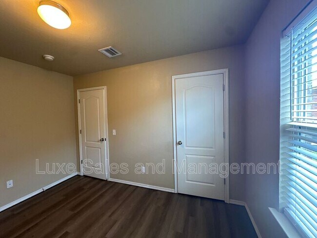 Foto del edificio - 2913 Thompson Farm Ln