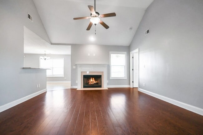 Building Photo - Pet Friendly Three Bedroom!