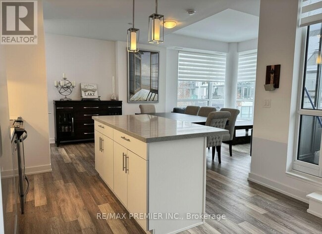 Photo du bâtiment - 303 Broward Wy.