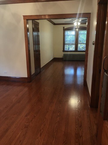 Building Photo - 5030 W Oakdale Ave