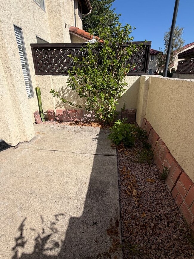 Building Photo - 26156 Sanz