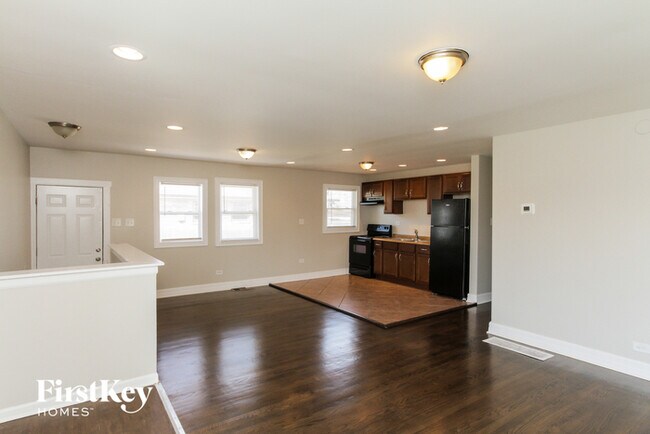 Building Photo - 105 W 158th Pl