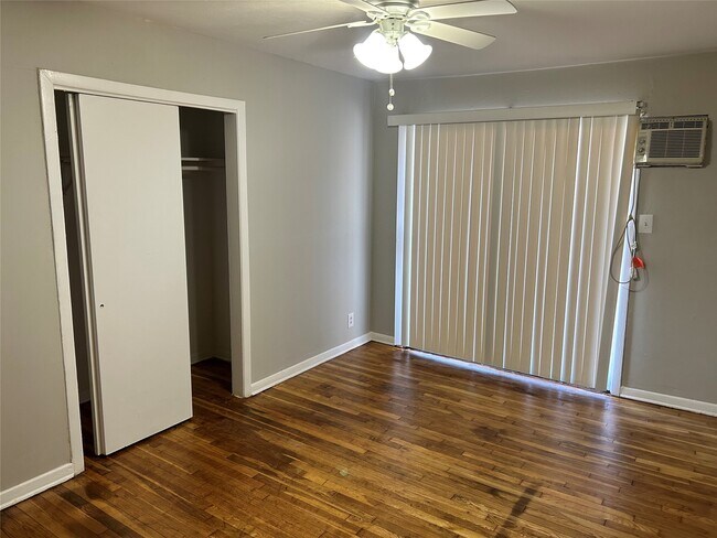 Foto del edificio - 8819 Timberside Dr
