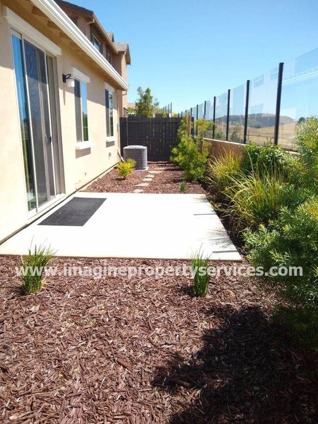 Building Photo - 8026 Avanti Dr