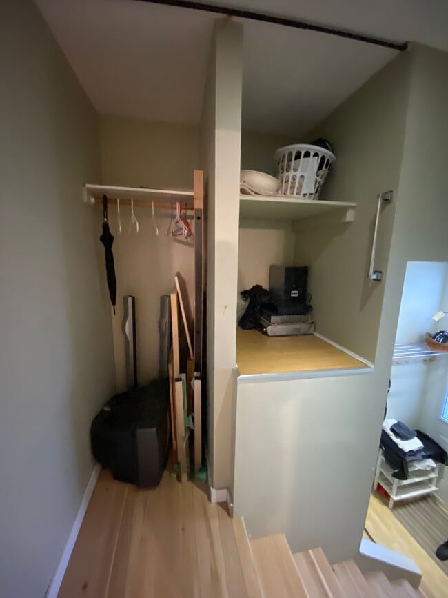 Photo du bâtiment - 142 42nd Av E