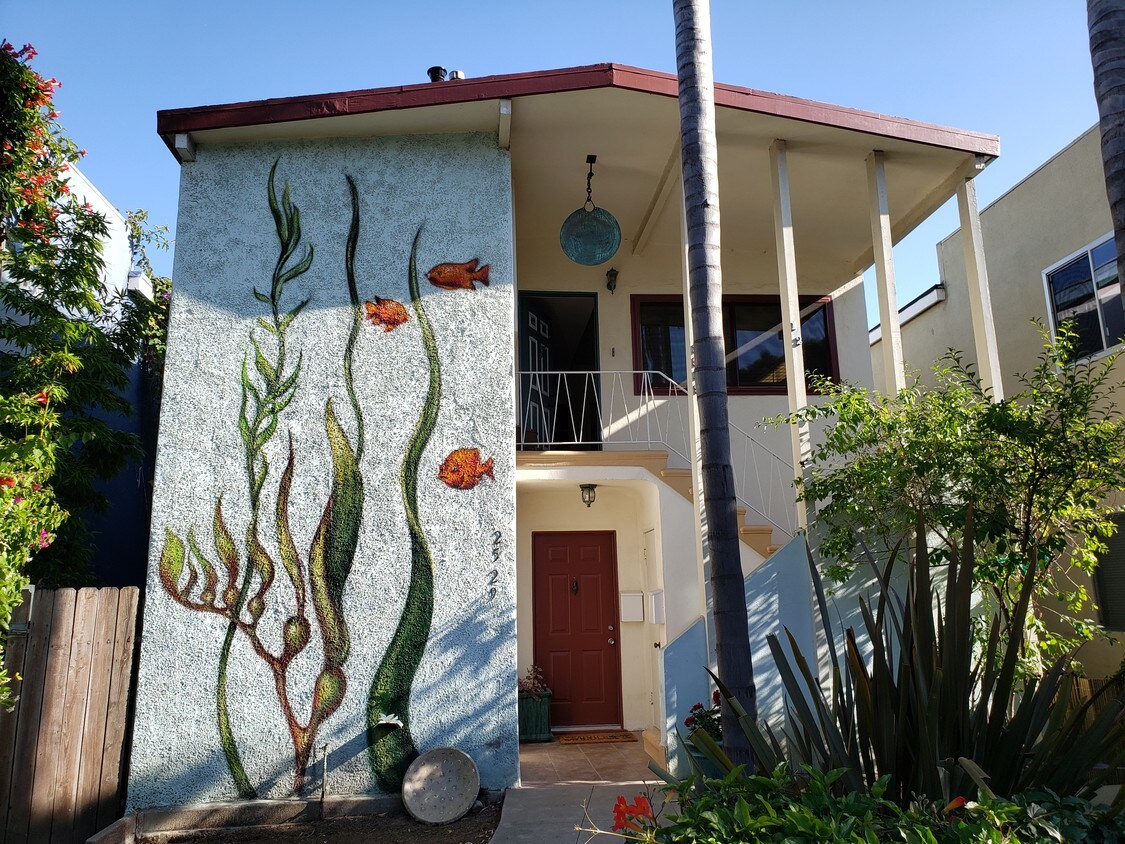 3 bedroom - Front Entrance - 2529 Abbot Kinney Blvd