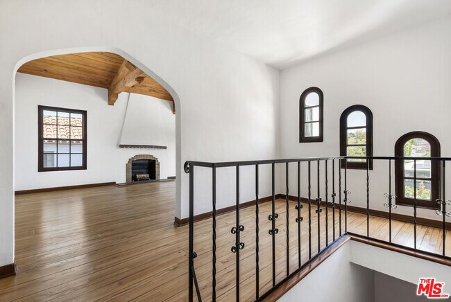 Foto del edificio - 2433 W Silver Lake Dr