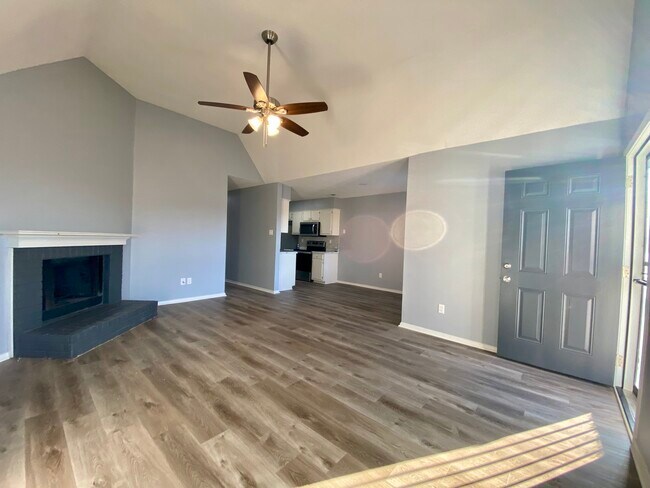 Building Photo - 5806 Ashridge Plz