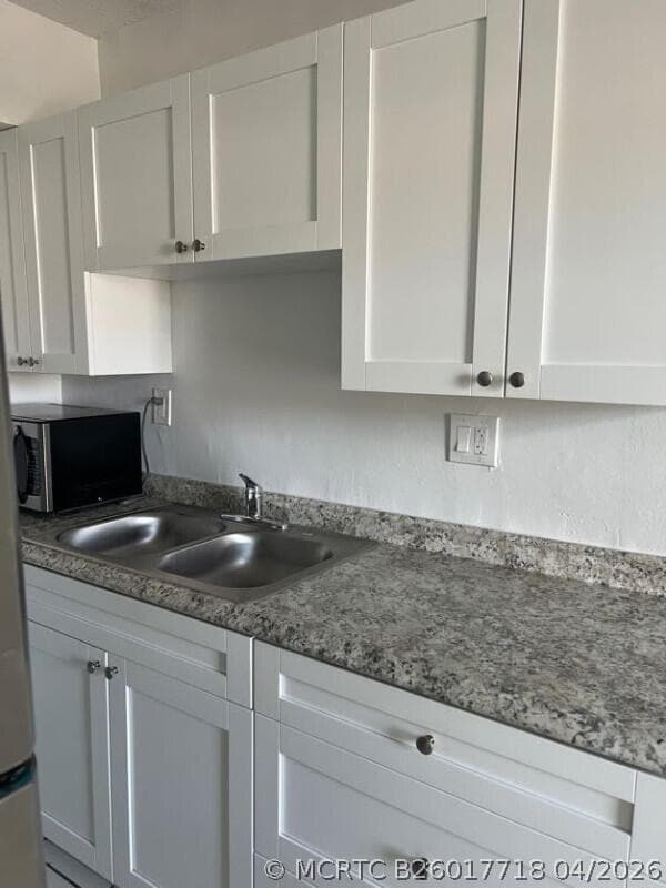 Building Photo - 371 Sunshine Dr
