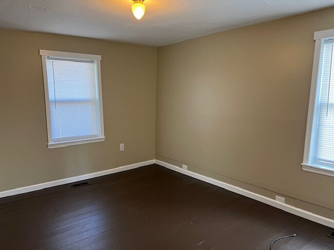 Building Photo - Single Family House in Town