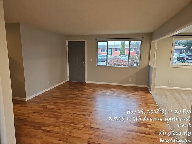 Foto del edificio - Kent rambler ready for move in!  3 bedroom...