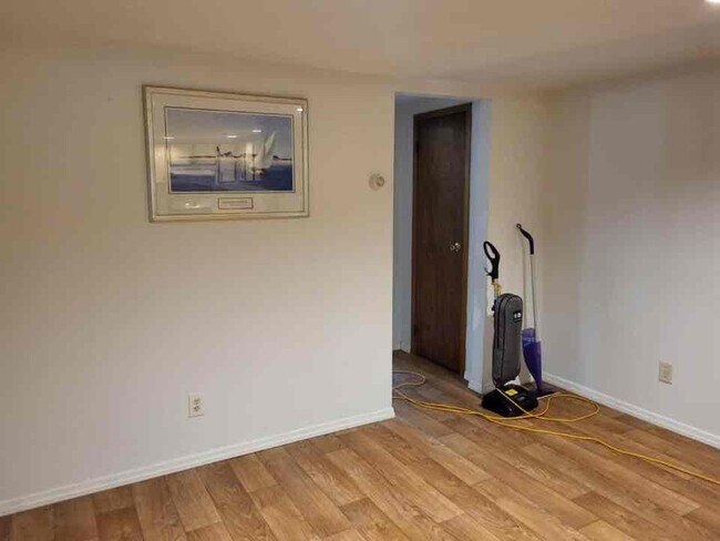 Building Photo - 7 Penny Dr