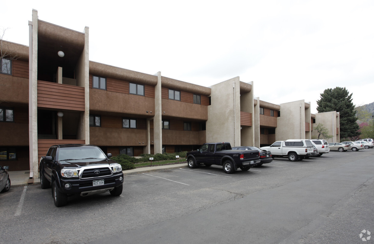 Building Photo - Evergreen Apartments