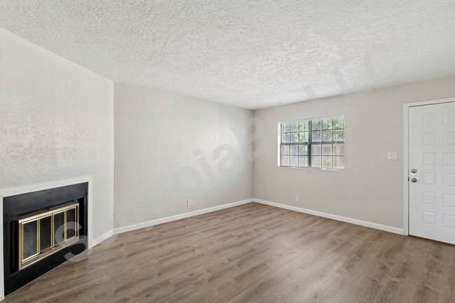 Foto del edificio - 6041 Sequoia Rd NW