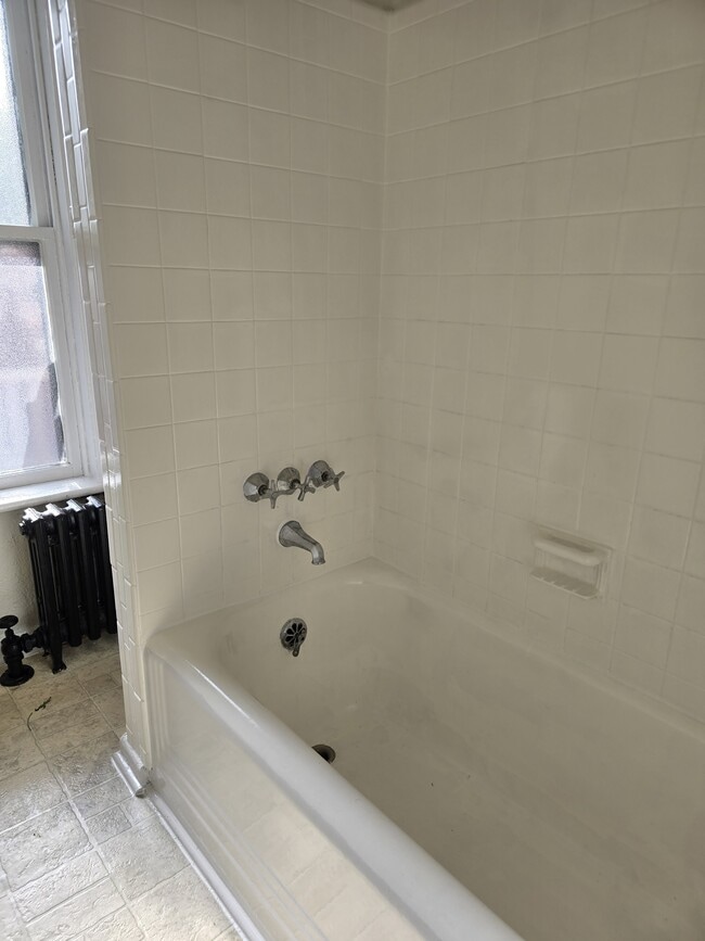 Building Photo - 815-2 Hummel Ave