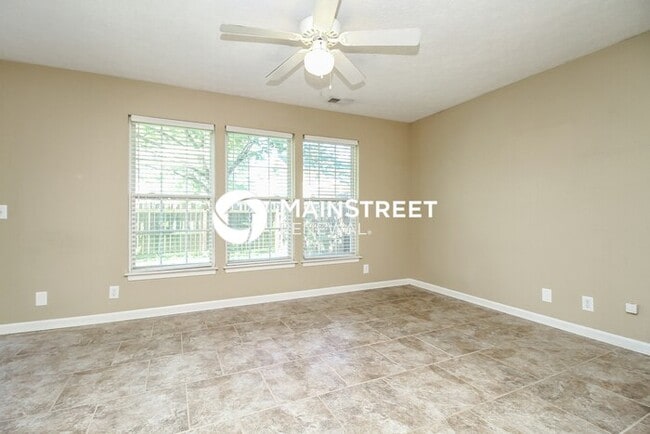 Building Photo - 3 Bedroom Pet-Friendly Home in Nashville, TN with Main Street Renewal
