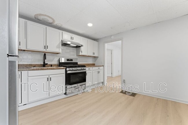 Building Photo - 16 Flint St