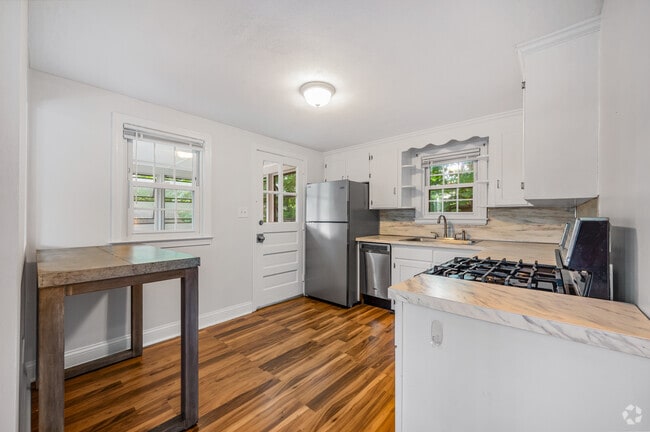 Building Photo - 155 Saint Charles St