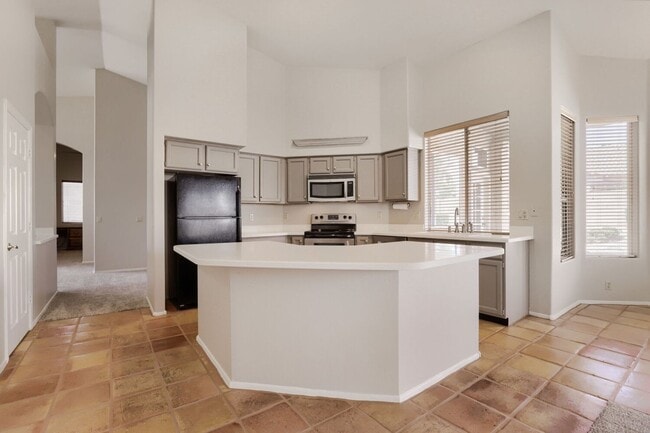 Building Photo - 6126 E Kelton Ln