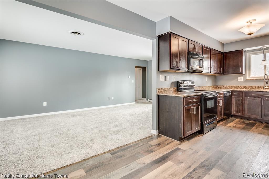 37801 Main St, New Baltimore, MI 48047 Room for Rent in New Baltimore