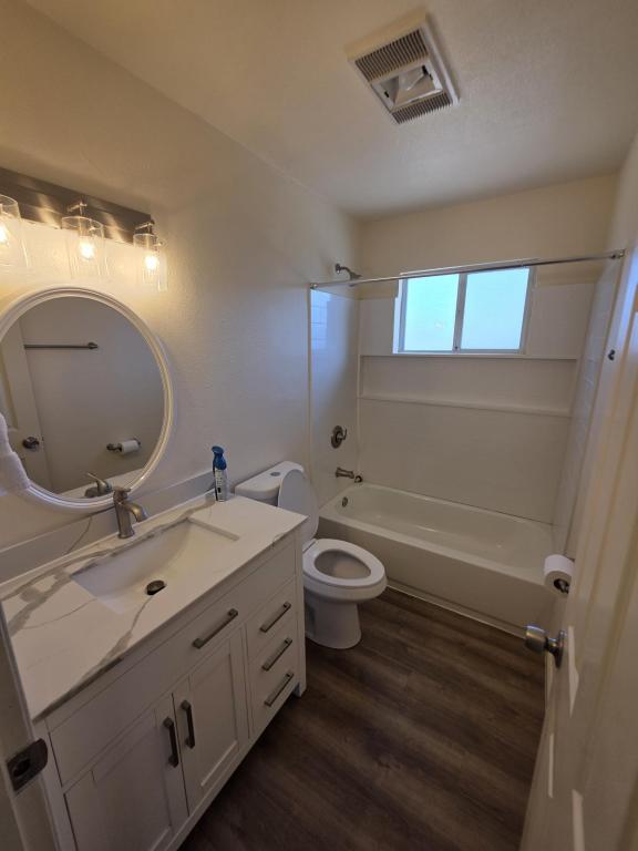 Building Photo - 567 San Dimas St