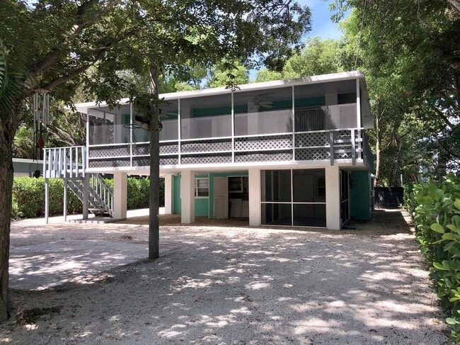 Building Photo - 661 Colson Dr