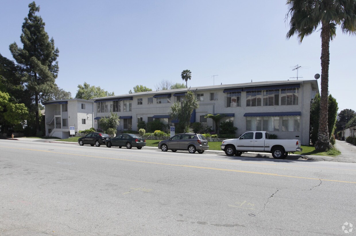 Primary Photo - 12756-12800 Moorpark St