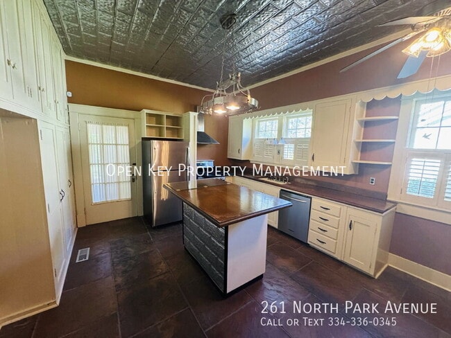 Building Photo - 261 N Park Ave