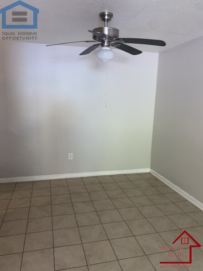 Building Photo - 915 S Seminole Dr