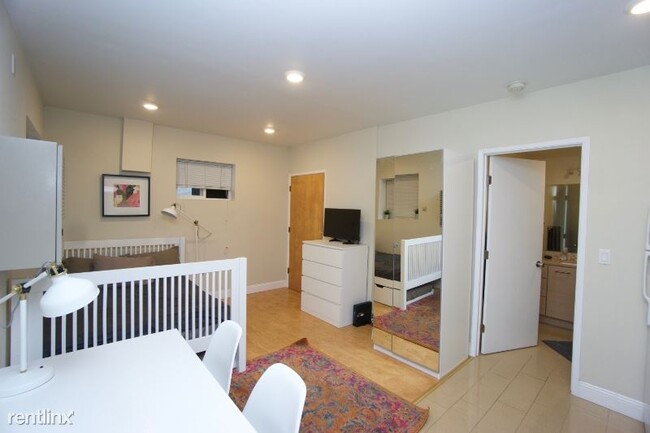 Building Photo - 1 br, 1 bath Apartment - 2636 Warring St.