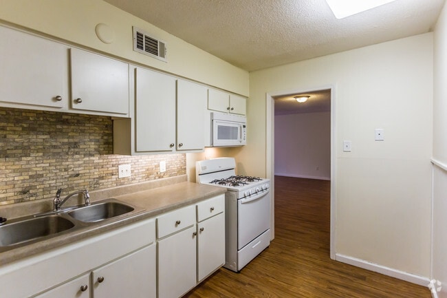 Interior Photo - The Midtowner