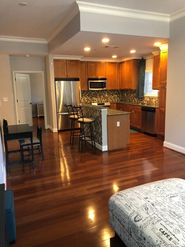 Foto principal - Luxury 2 Bedroom 2 Bath Near USC