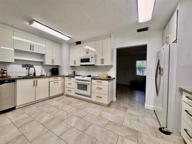 Foto del edificio - 9951 Dominican Dr