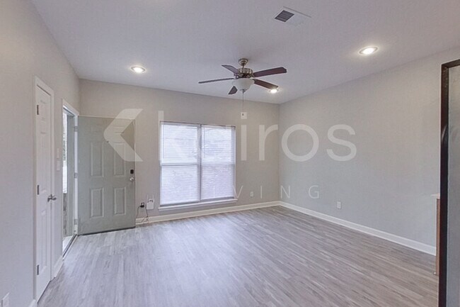 Foto del edificio - 10103 W 20th St Apt B