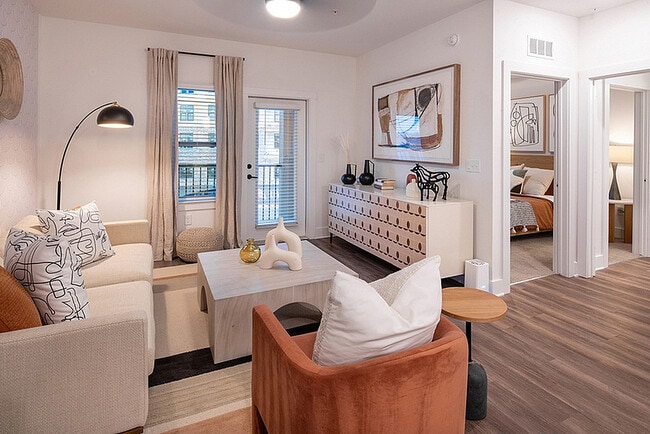 Building Photo - Volta