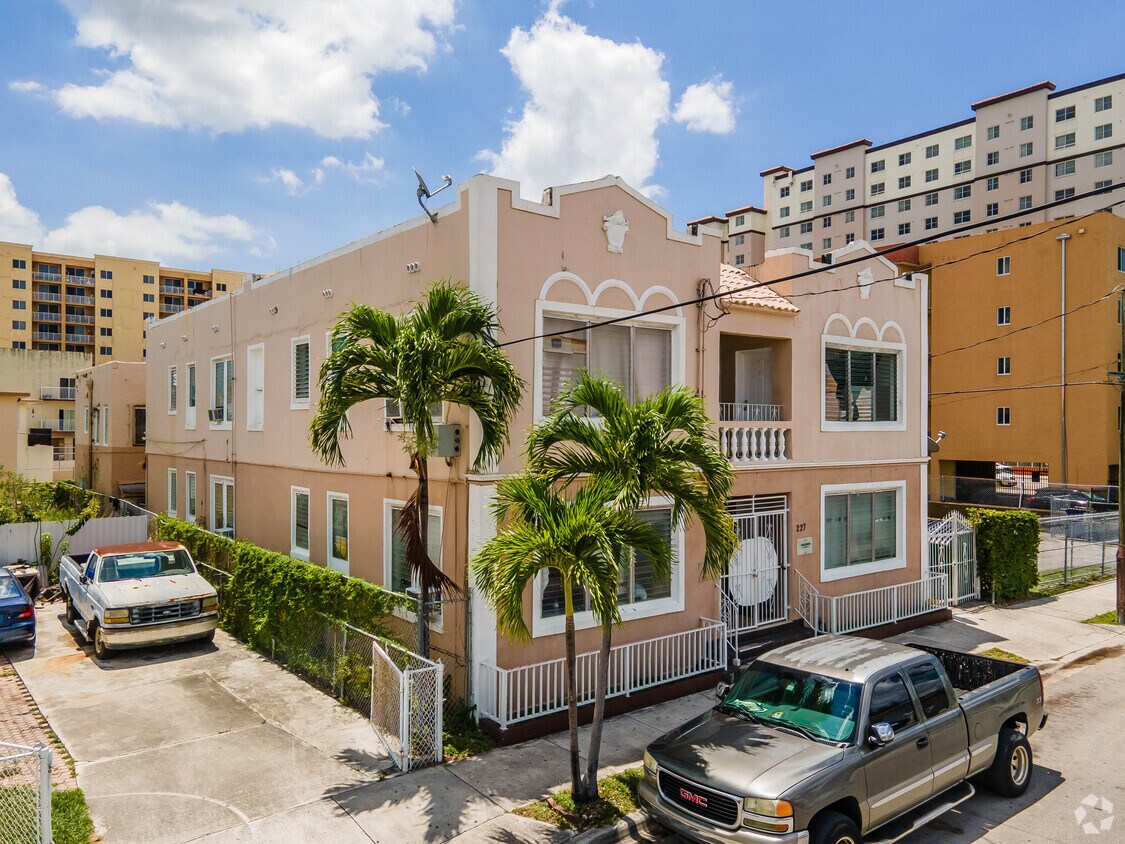 Foto principal - 227 NW 13th Ave