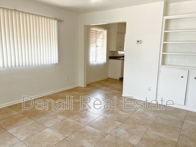 Building Photo - 6210 N 12th Pl